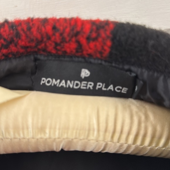 Tuckernuck Pomander jacket large  black red plaid - Picture 3 of 3
